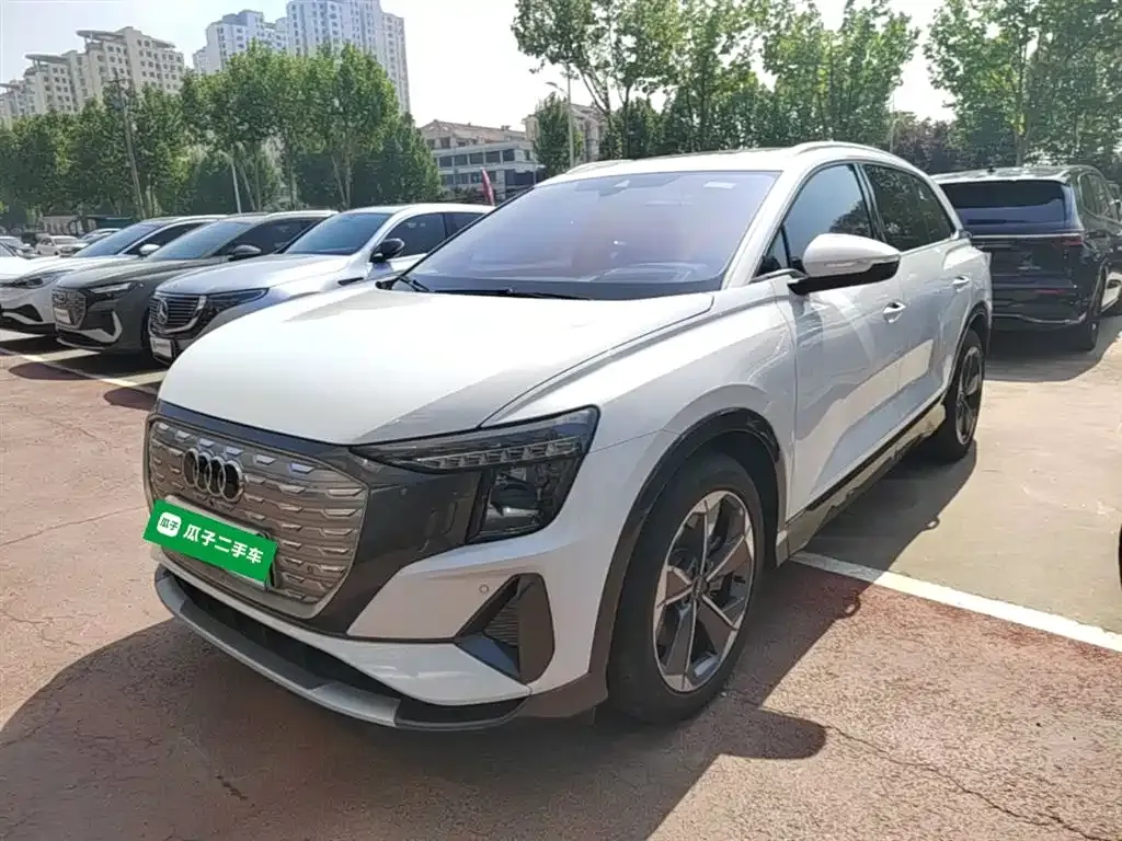 Audi Q5 e-tron — фото 1