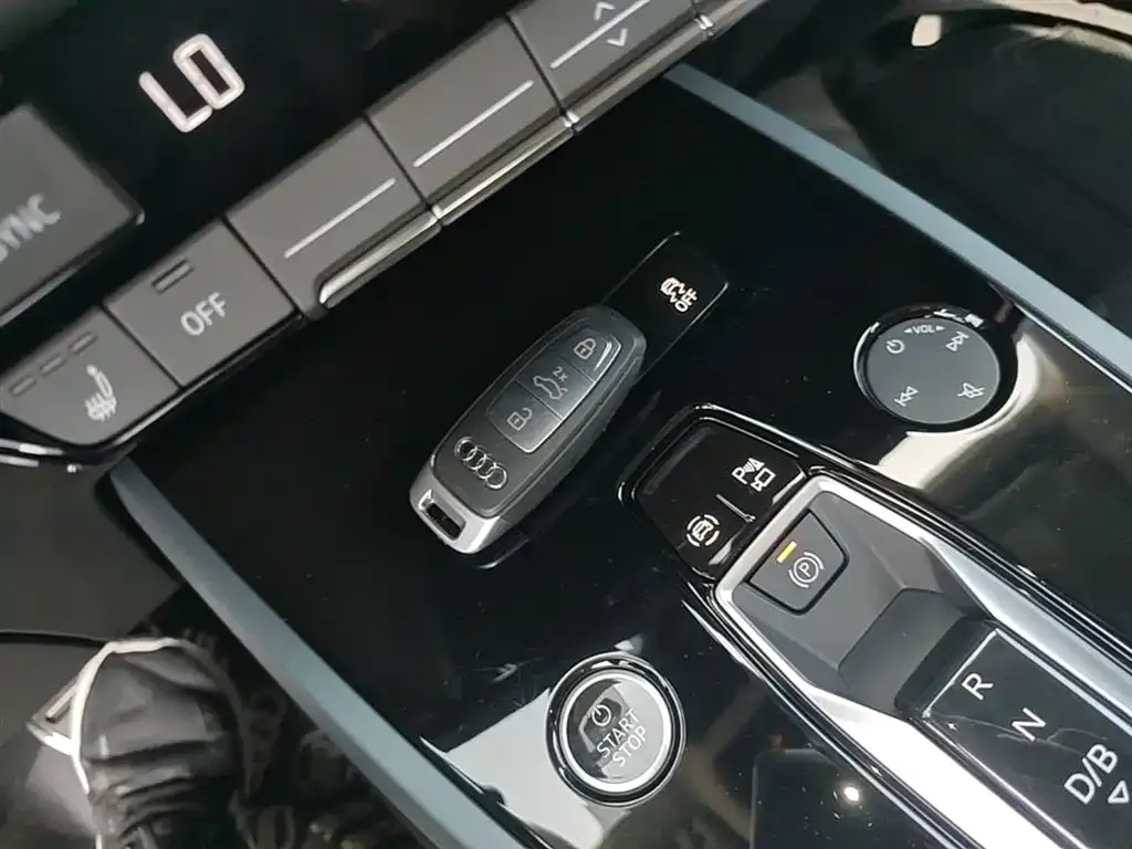 Audi Q5 e-tron — фото 10