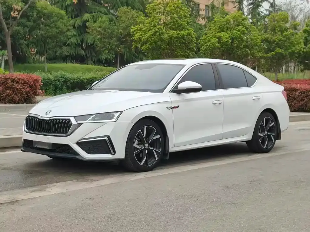 Skoda Octavia — фото 1