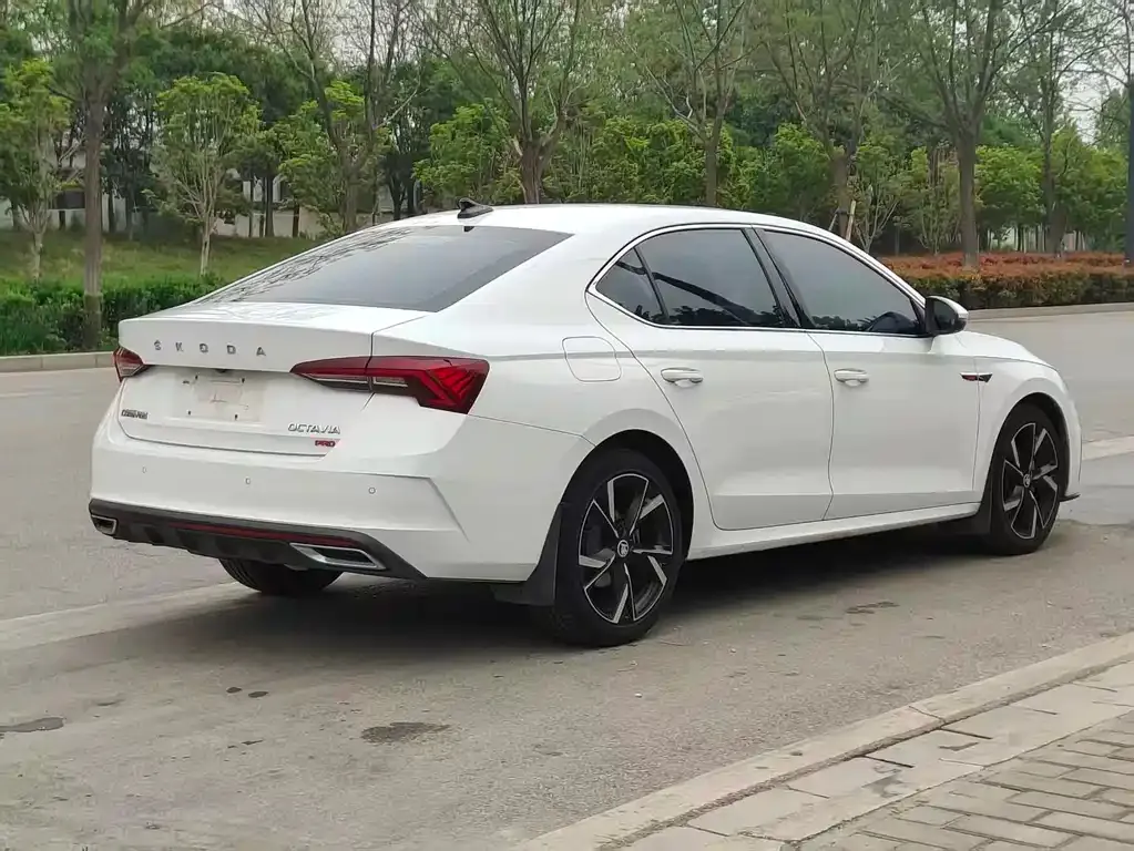 Skoda Octavia — фото 8