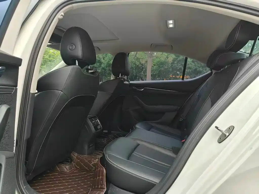 Skoda Octavia — фото 2