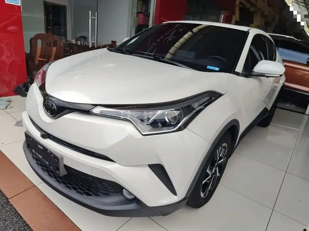 Toyota C-HR — фото 1