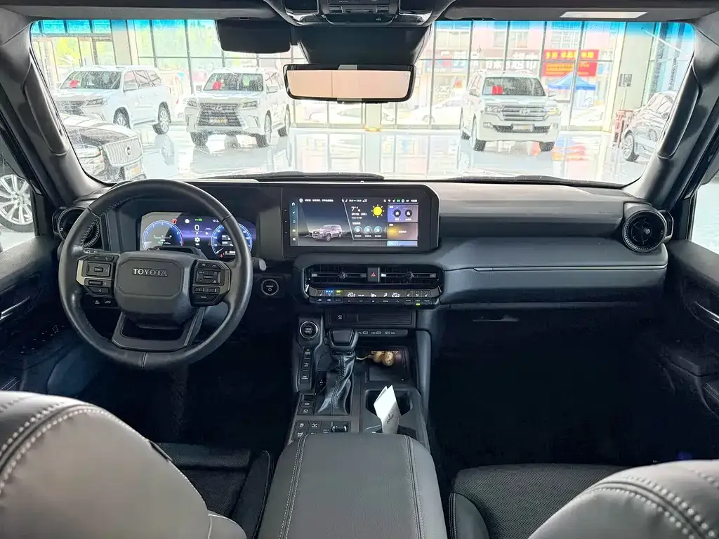 Toyota Prado — фото 4