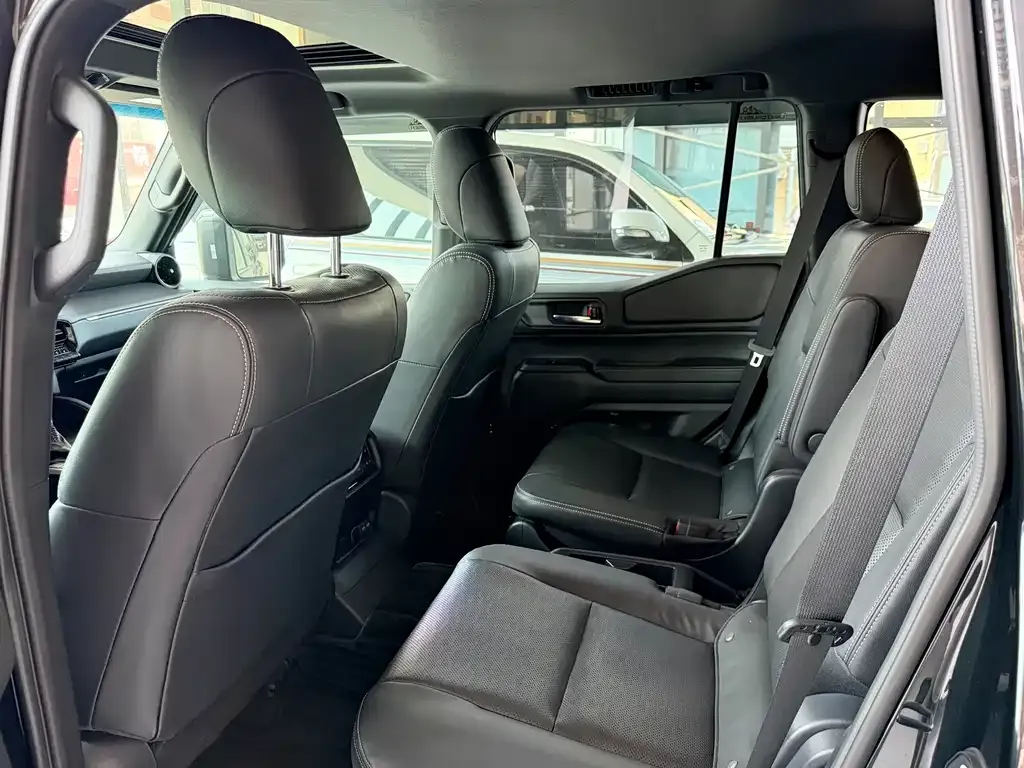 Toyota Prado — фото 2
