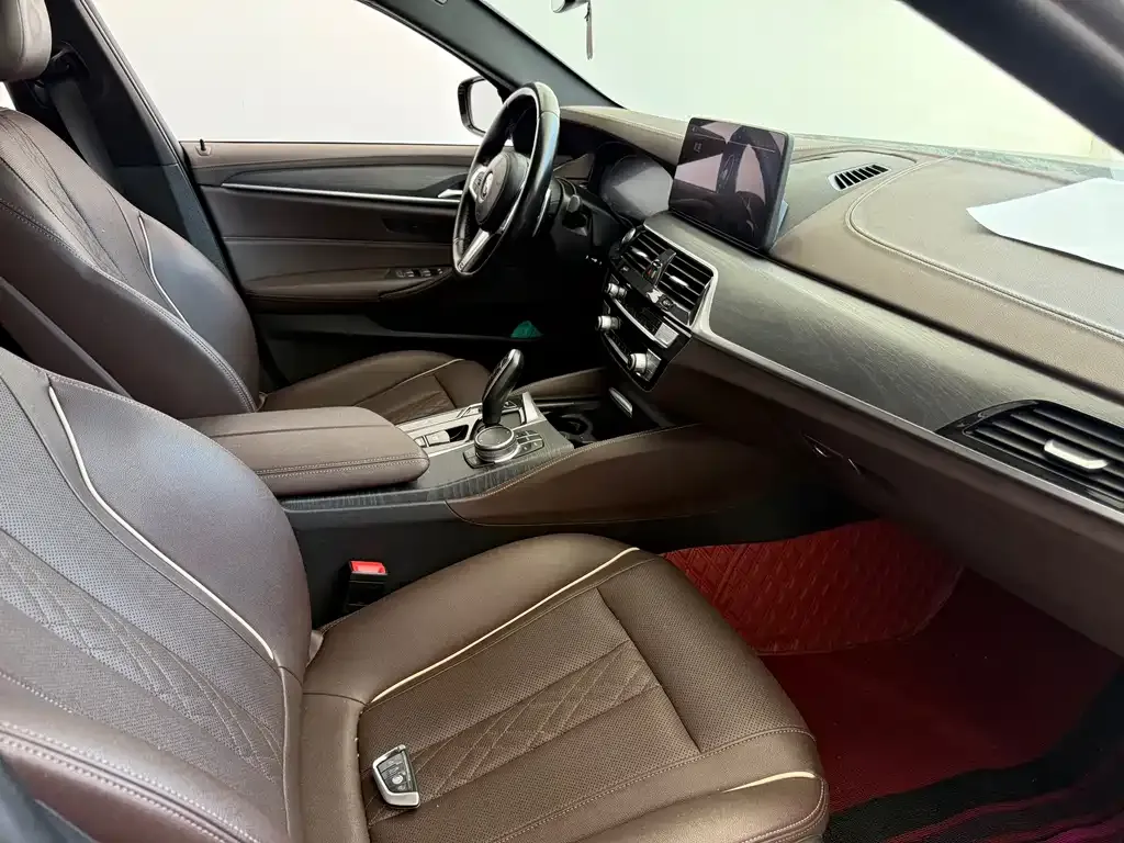 BMW 5 Series — фото 10