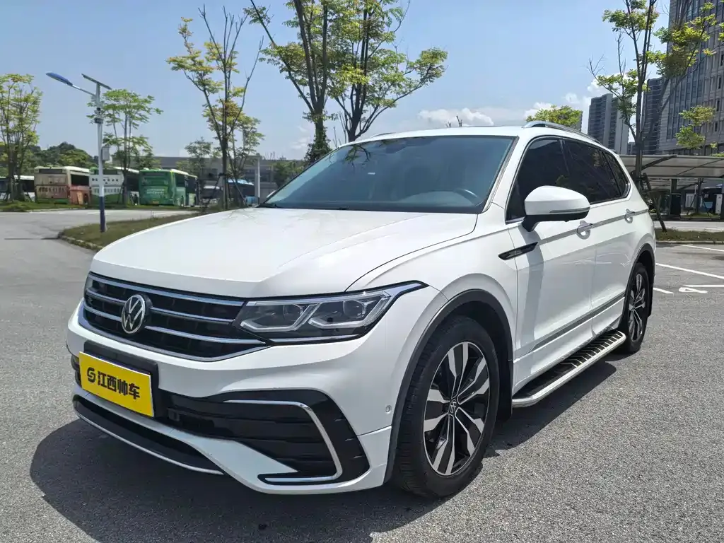 Volkswagen Tiguan L — фото 1