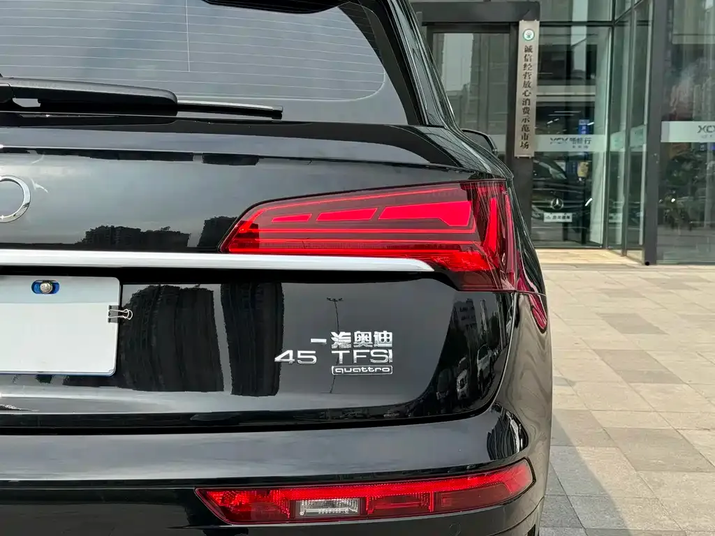 Audi Q5L — фото 5
