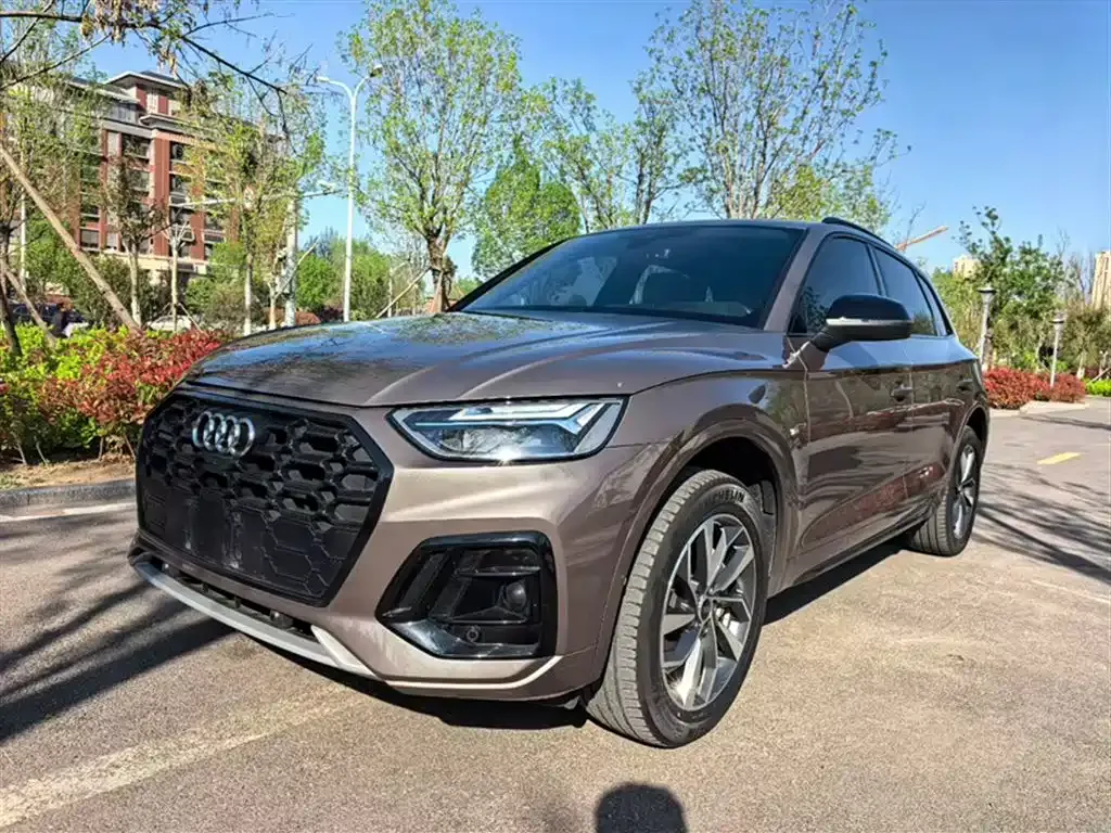 Audi Q5L — фото 1