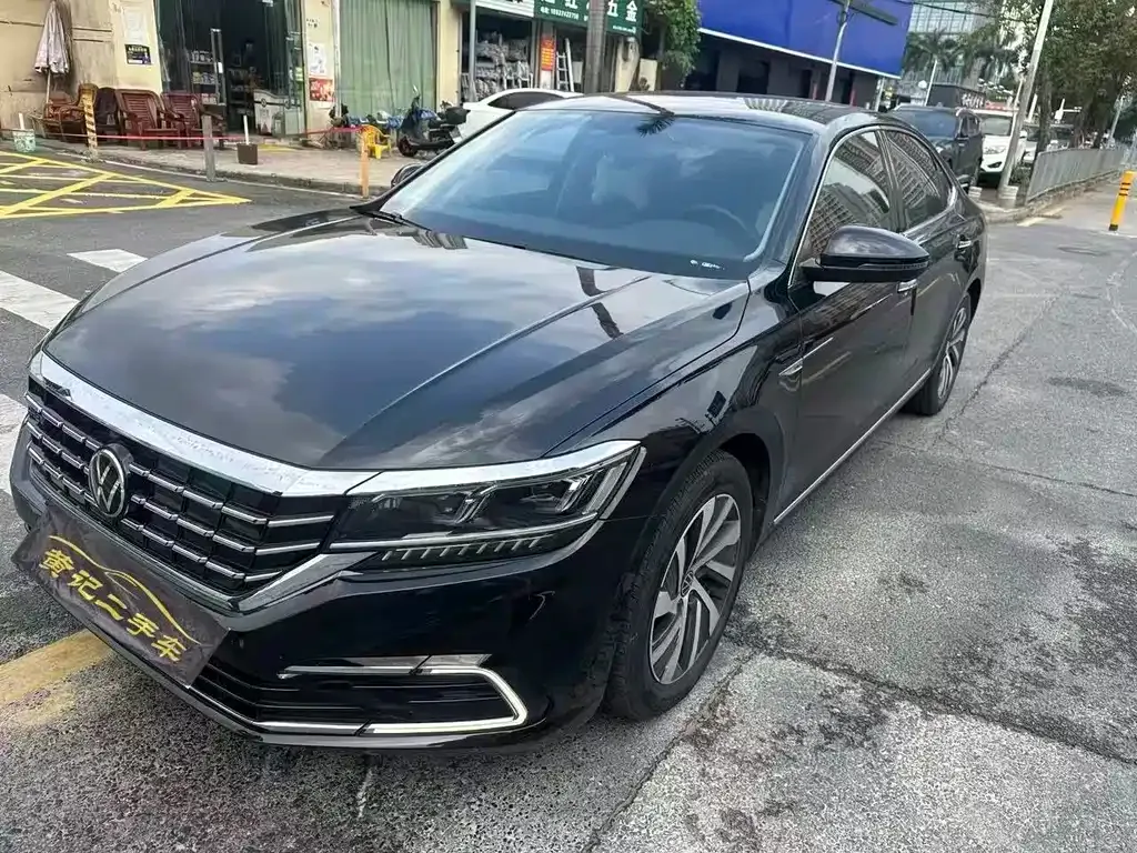 Volkswagen Passat New Energy — фото 1