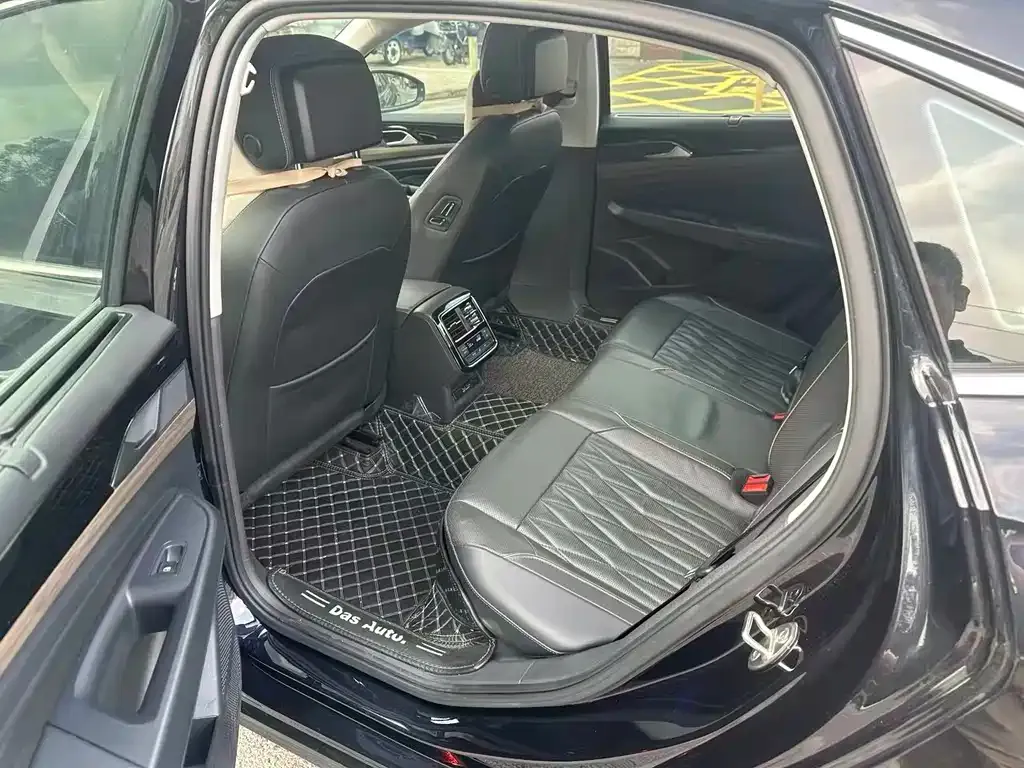 Volkswagen Passat New Energy — фото 3