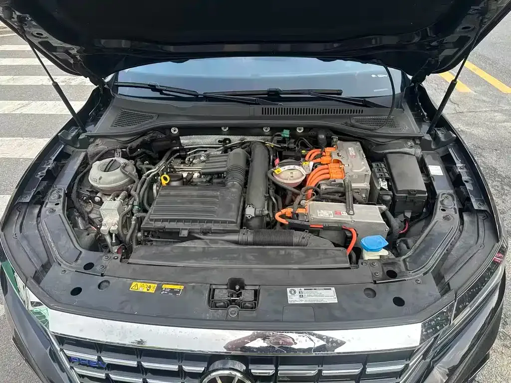 Volkswagen Passat New Energy — фото 5