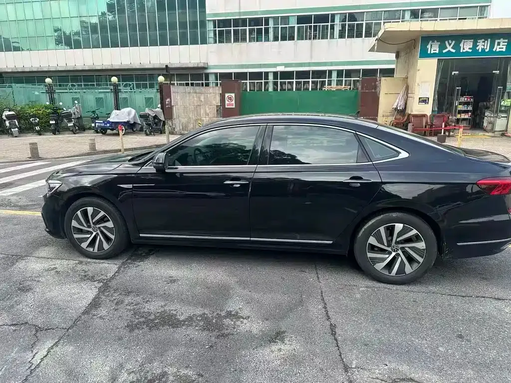 Volkswagen Passat New Energy — фото 7