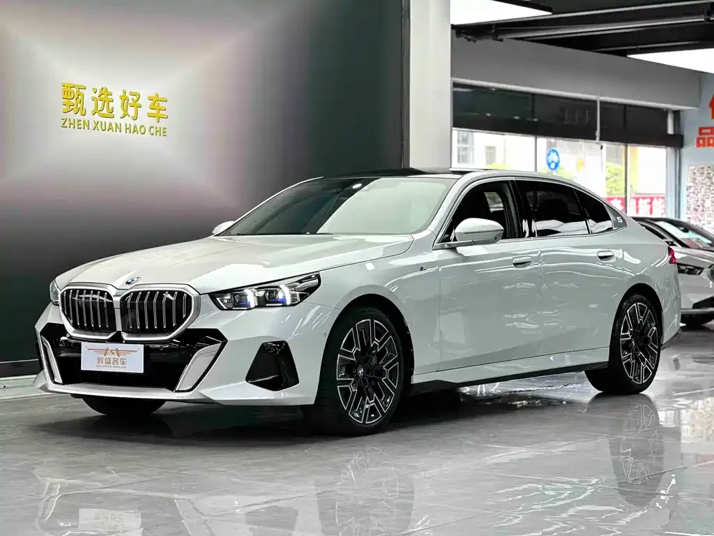 BMW 5 Series — фото 1