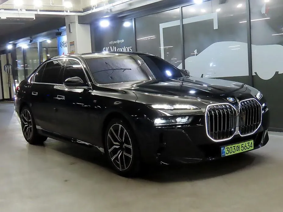 BMW 7-Series — фото 1