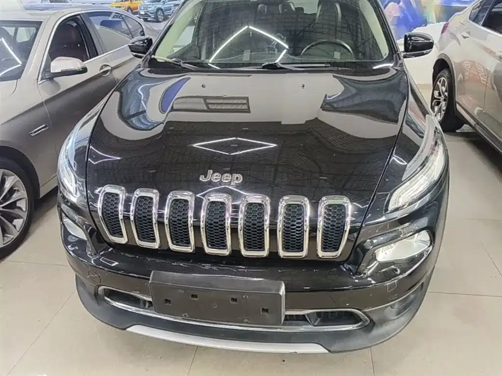 Jeep Cherokee — фото 4