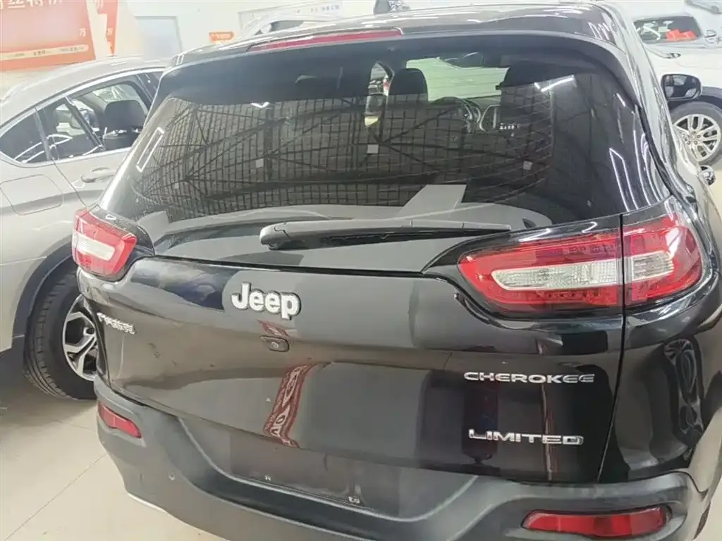 Jeep Cherokee — фото 3