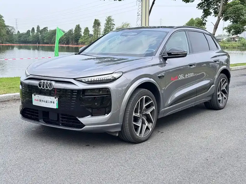 Audi Q6L e-tron — фото 1