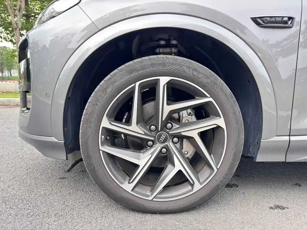Audi Q6L e-tron — фото 3