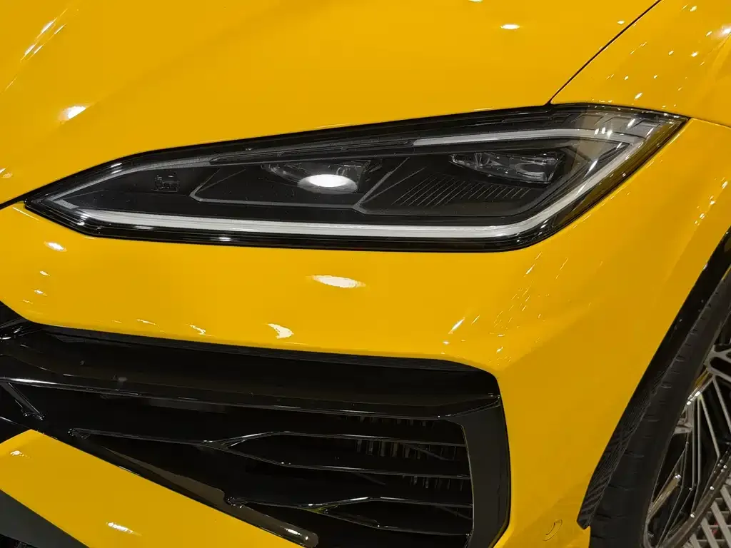 Lamborghini Urus SE — фото 9