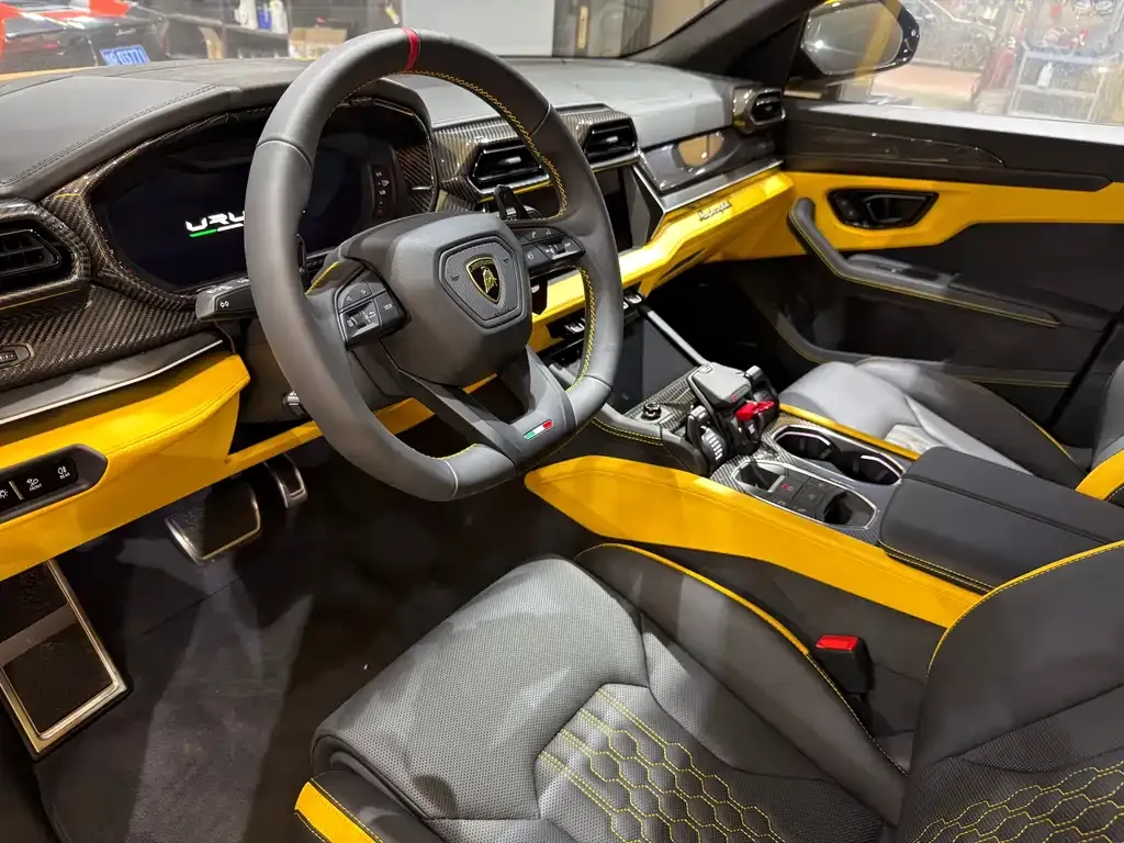 Lamborghini Urus SE — фото 5