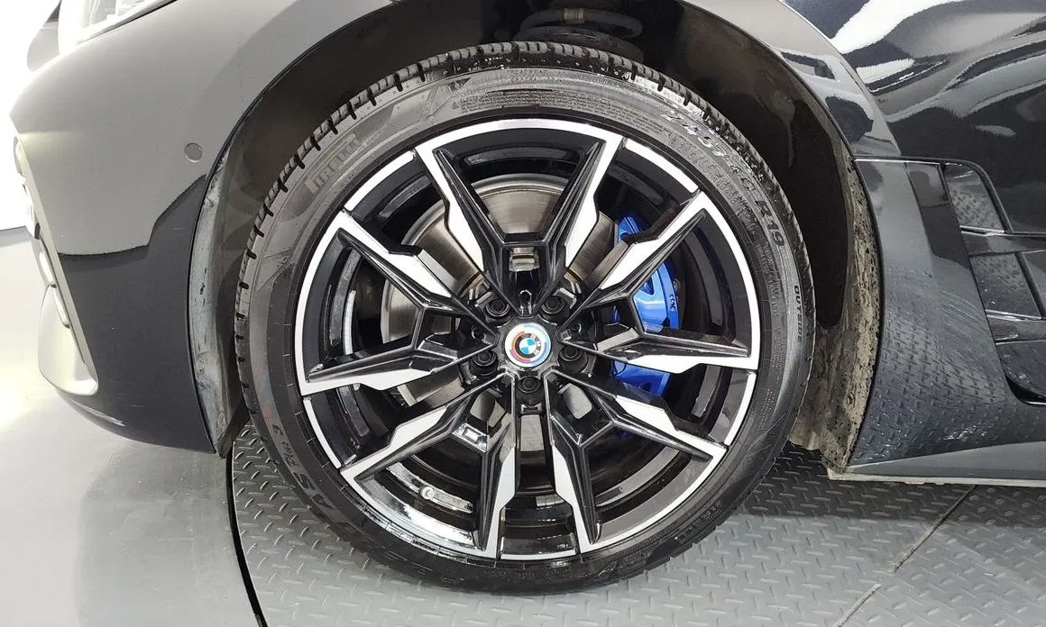 BMW i4 — фото 4