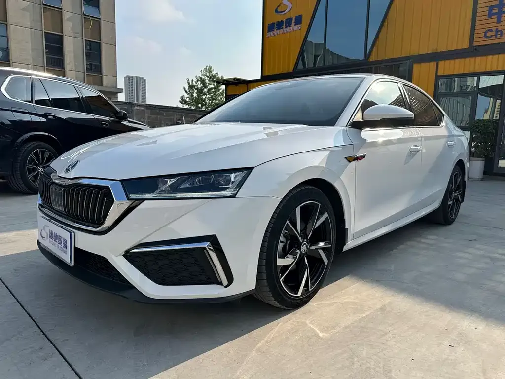 Skoda Octavia — фото 1