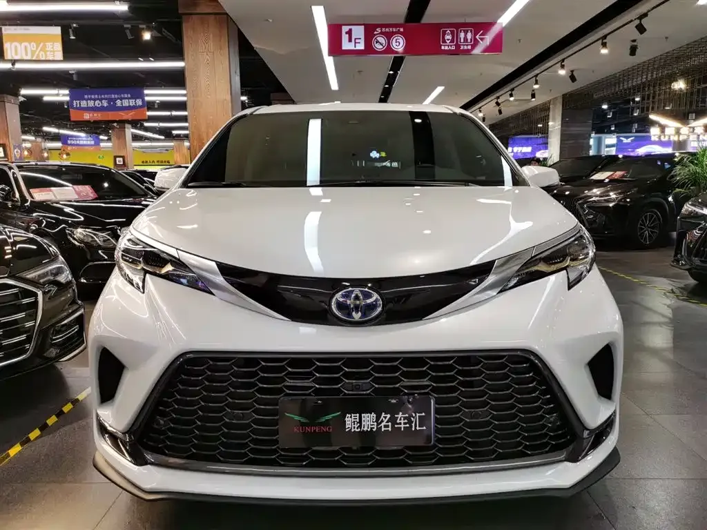 Toyota Granvia — фото 10