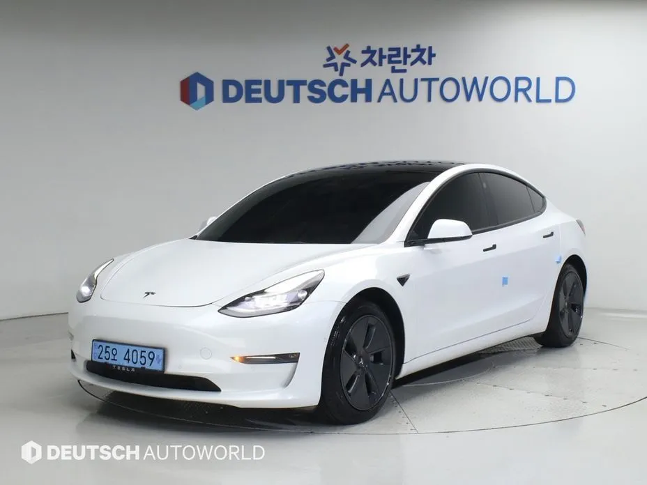Tesla Model 3 — фото 1
