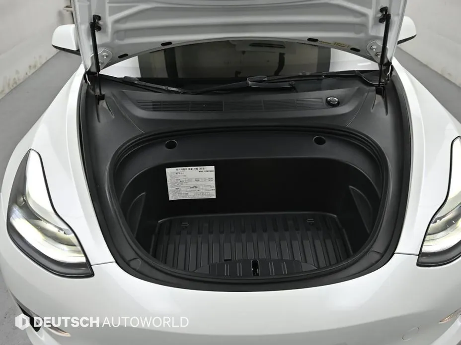 Tesla Model 3 — фото 10