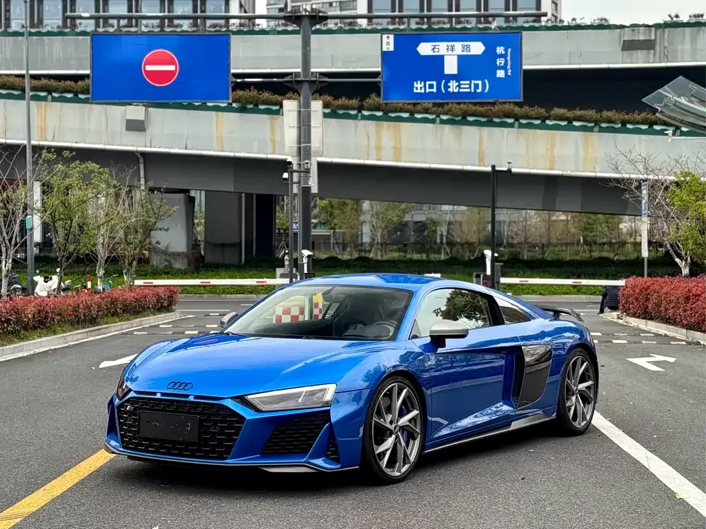 Audi R8 — фото 8