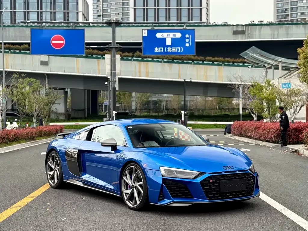 Audi R8 — фото 7