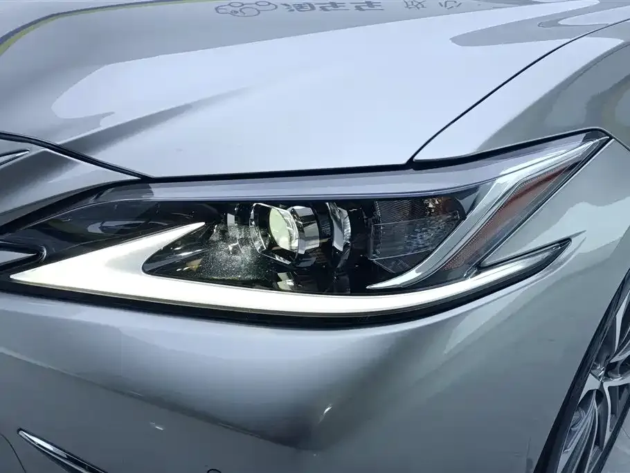 Lexus ES — фото 10