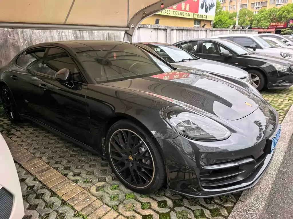 Porsche Panamera — фото 1