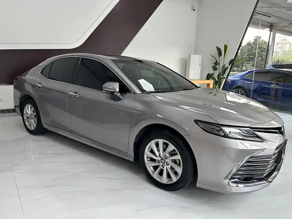 Toyota Camry — фото 6