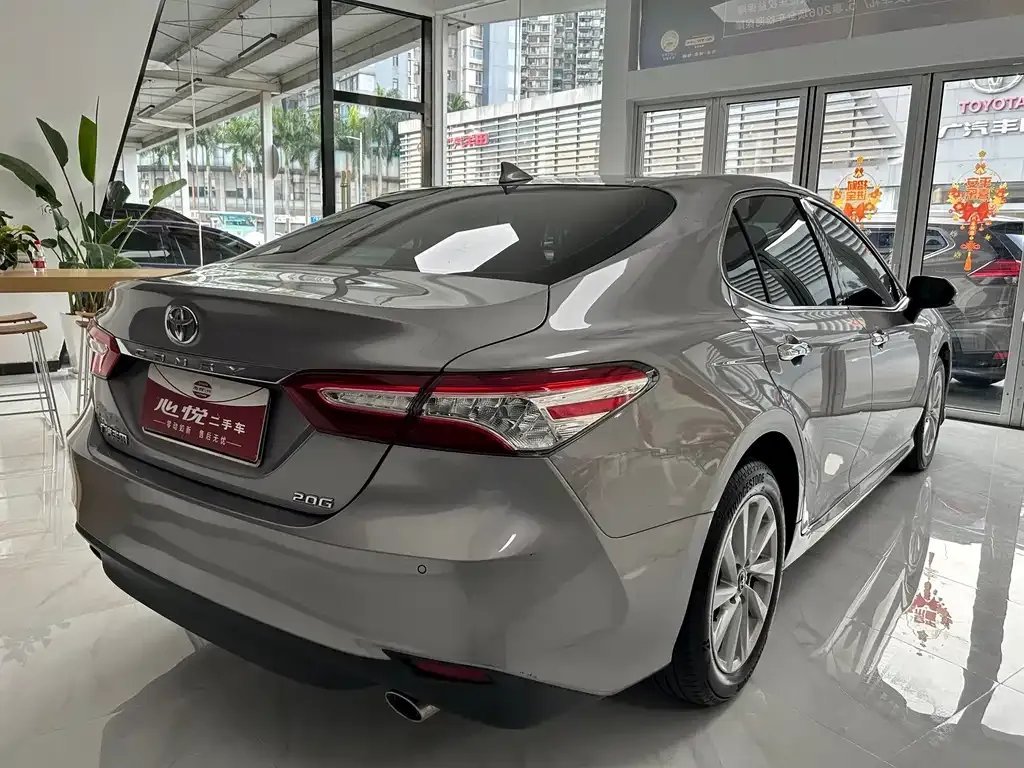 Toyota Camry — фото 8