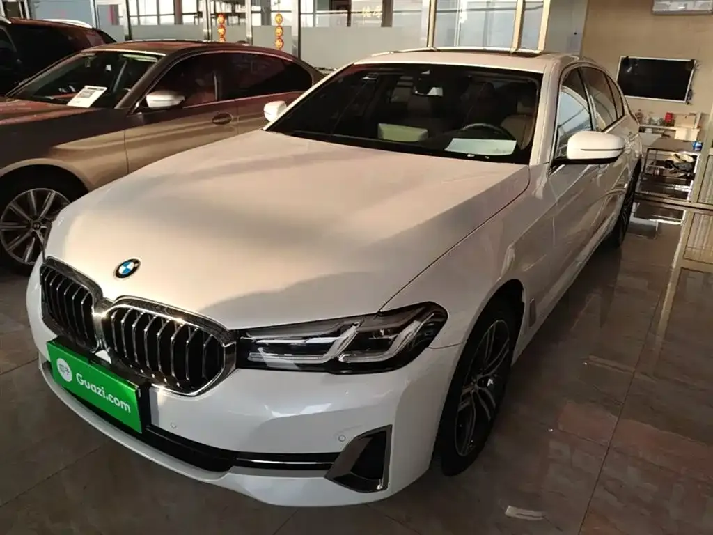 BMW 5 Series — фото 1