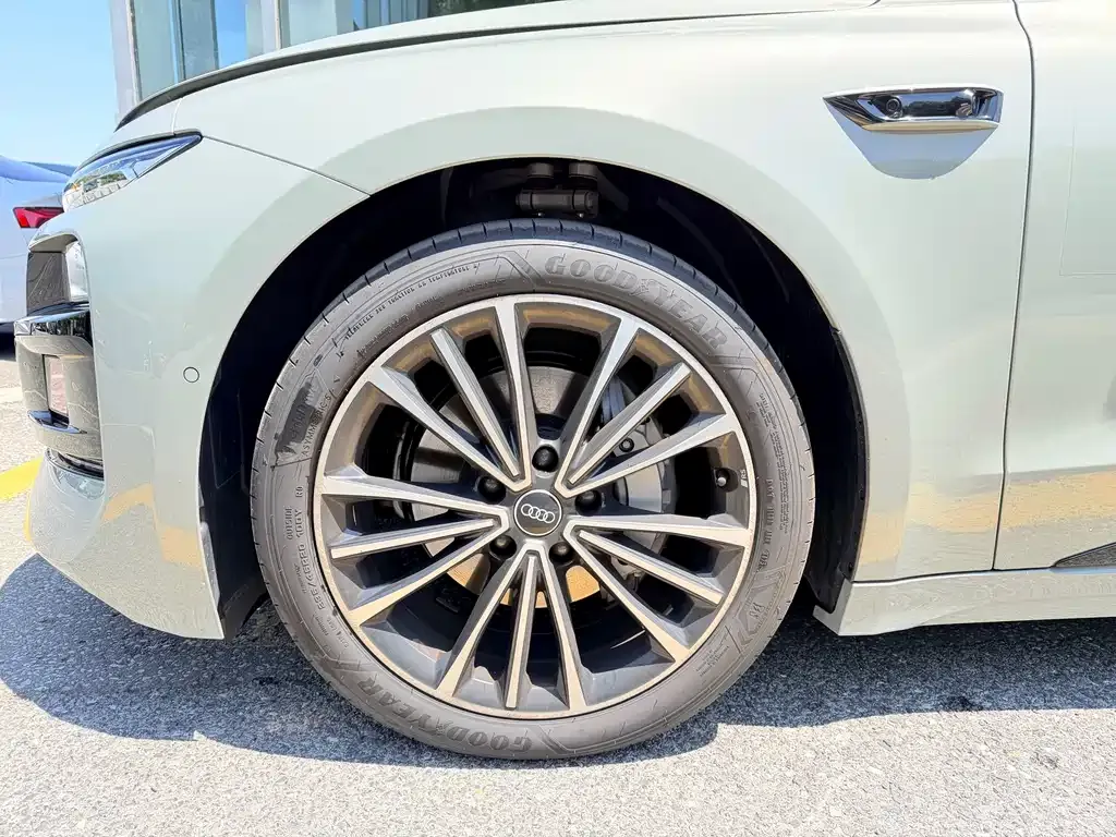 Audi 奥迪A6L e-tron — фото 8