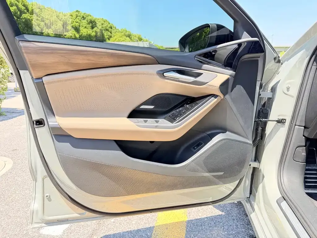 Audi 奥迪A6L e-tron — фото 10