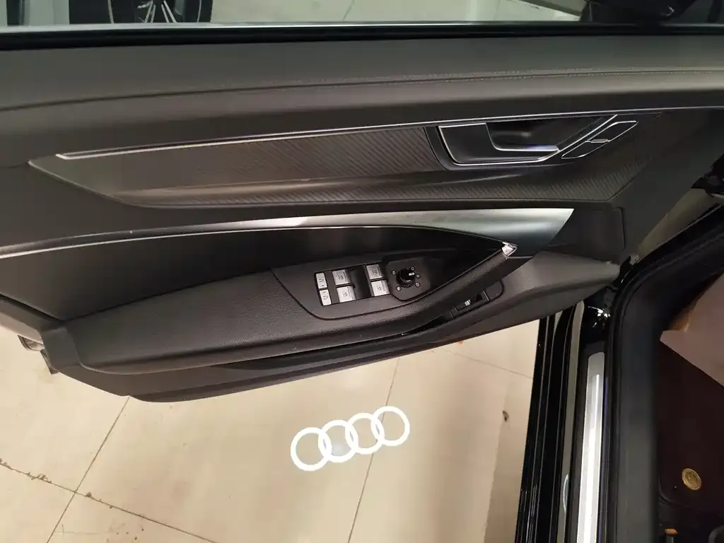 Audi A6L — фото 2
