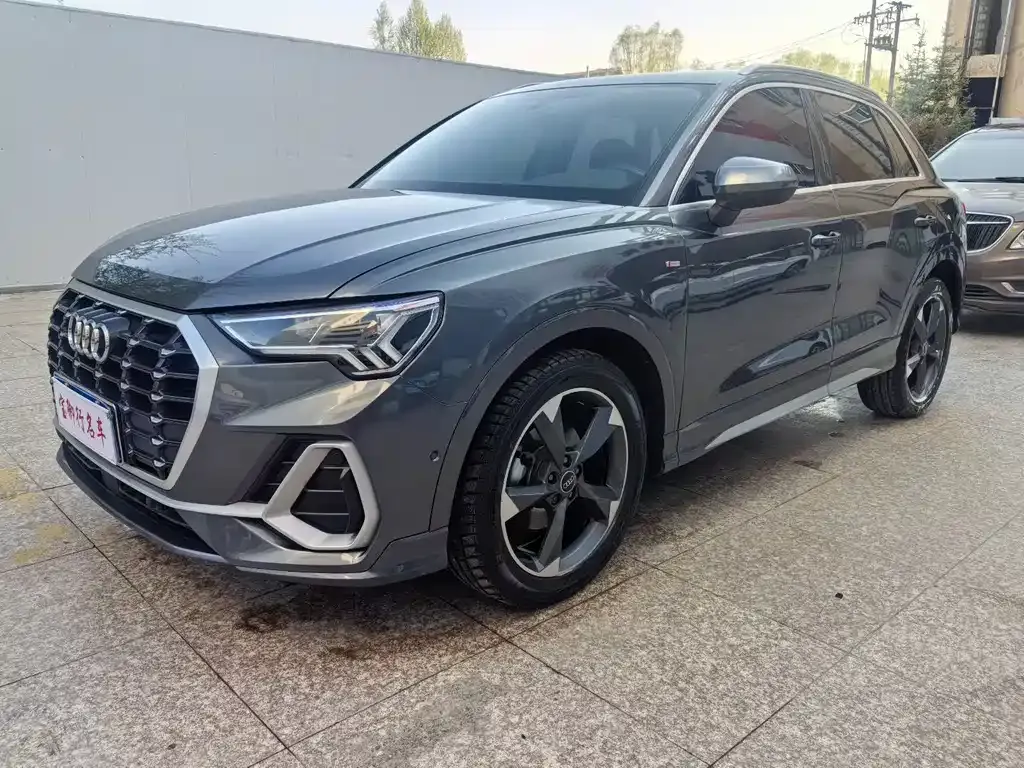 Audi Q3 — фото 1