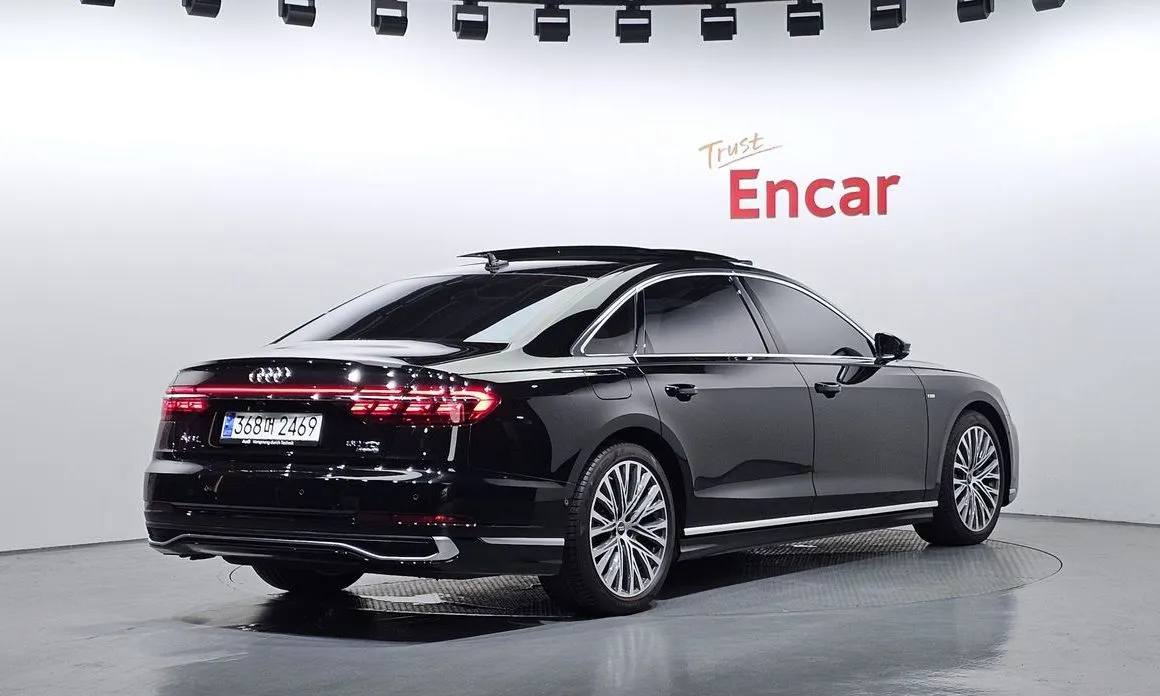 Audi A8 — фото 10