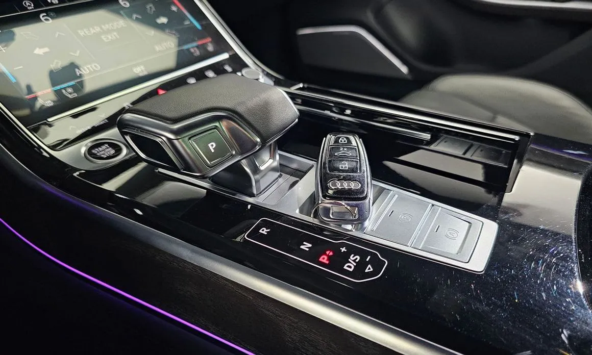 Audi A8 — фото 5