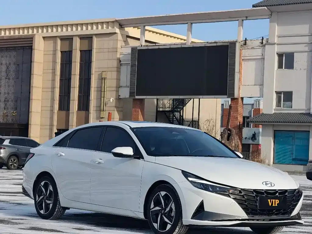 Hyundai Elantra — фото 10