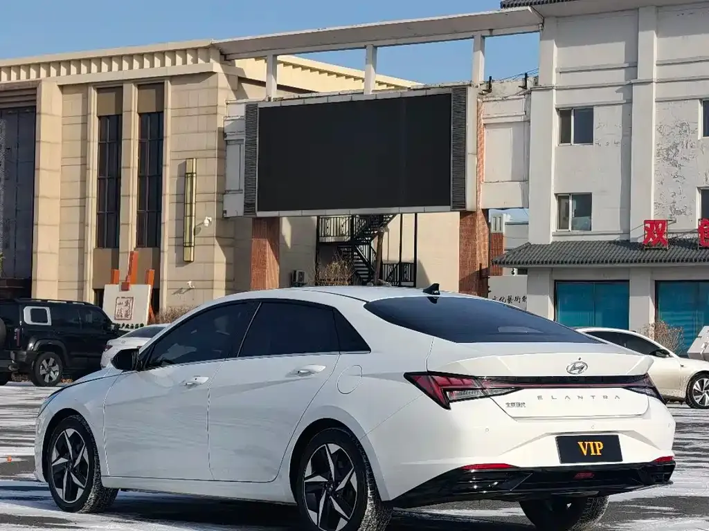 Hyundai Elantra — фото 8
