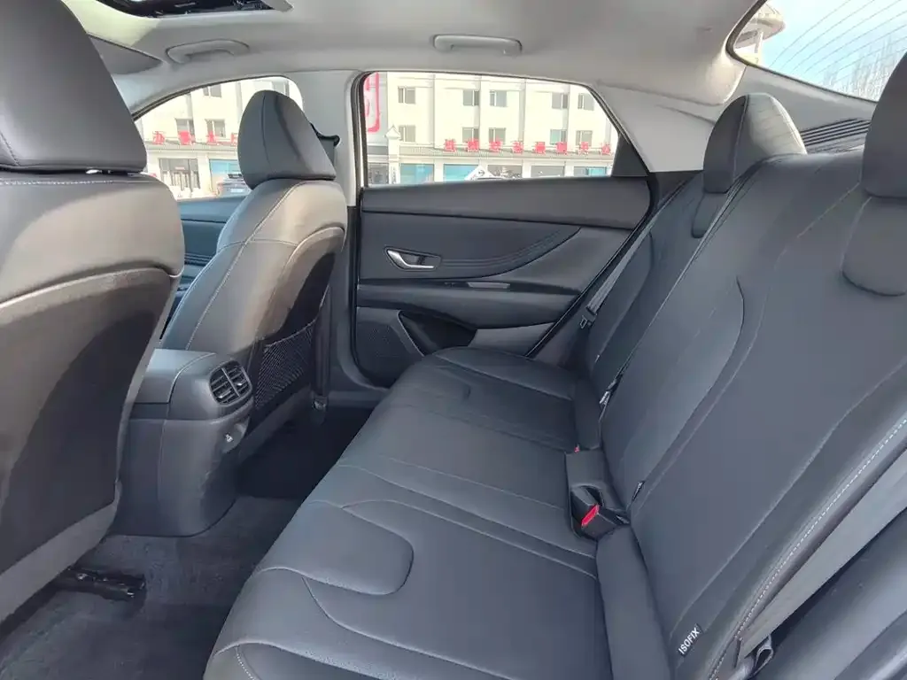 Hyundai Elantra — фото 4