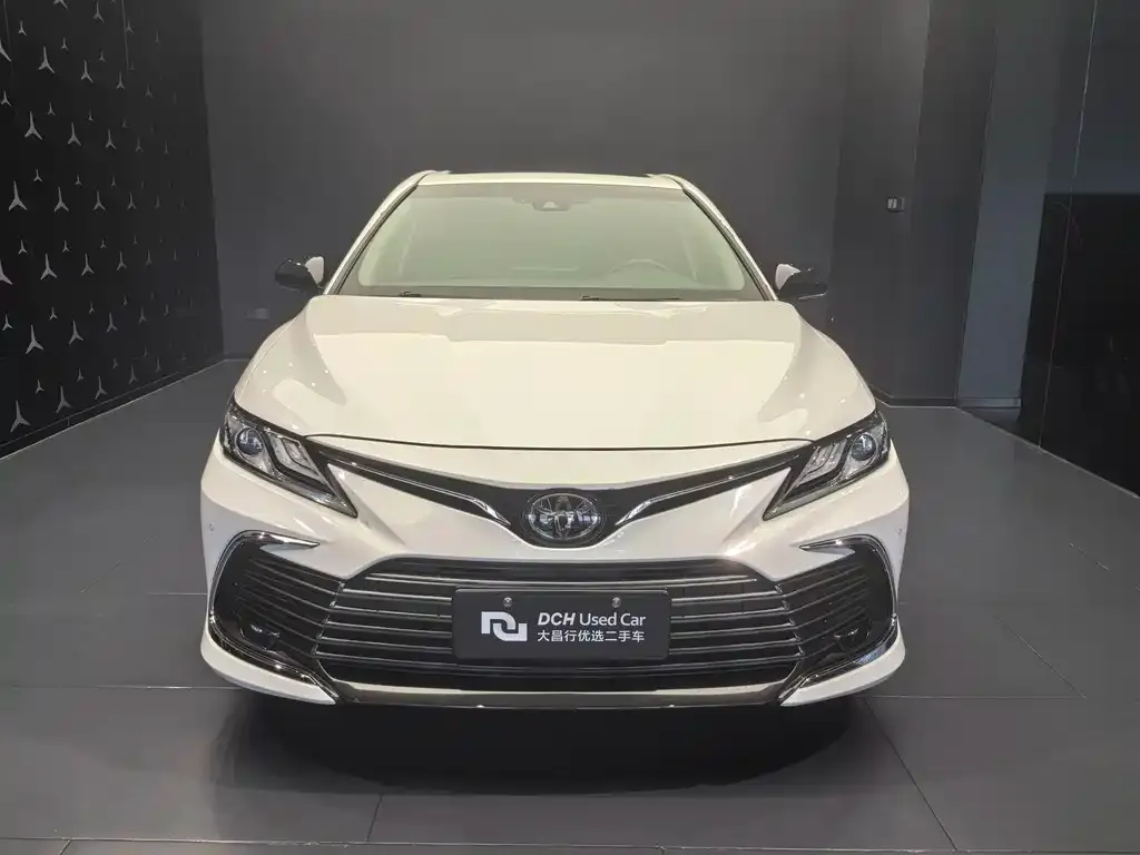 Toyota Camry — фото 3