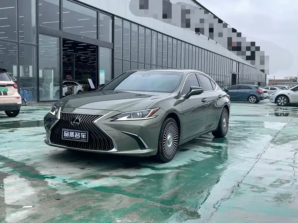 Lexus ES — фото 1