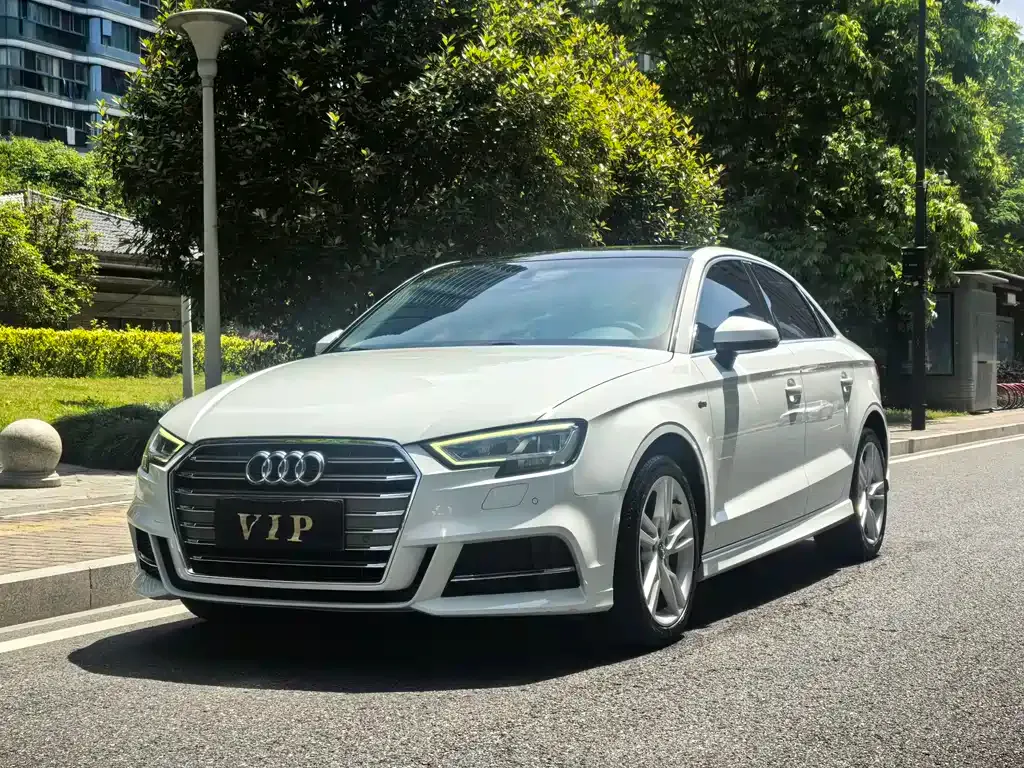 Audi A3 — фото 1
