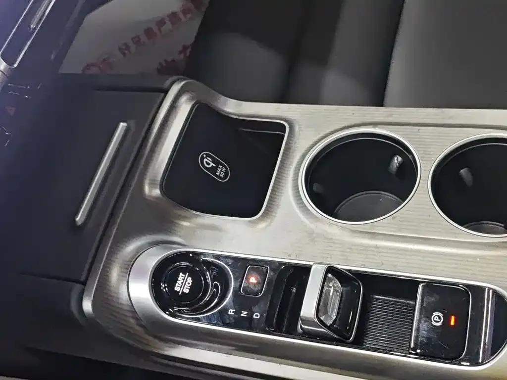 GAC Motor E8 Hybrid — фото 8