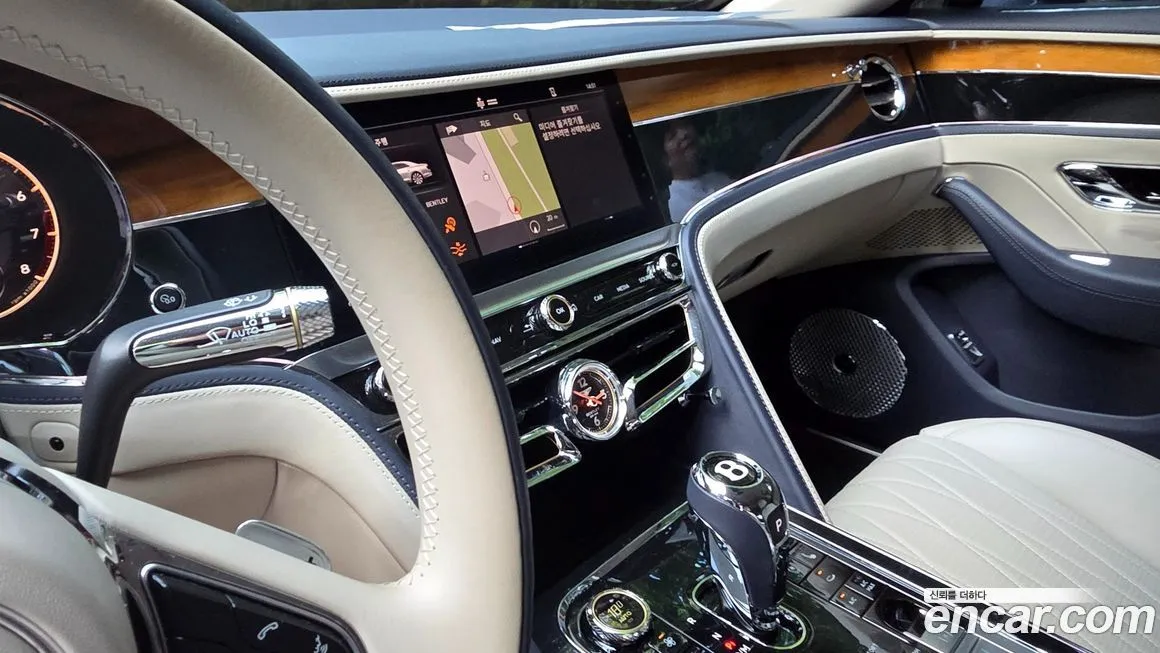 Bentley Flying Spur — фото 5